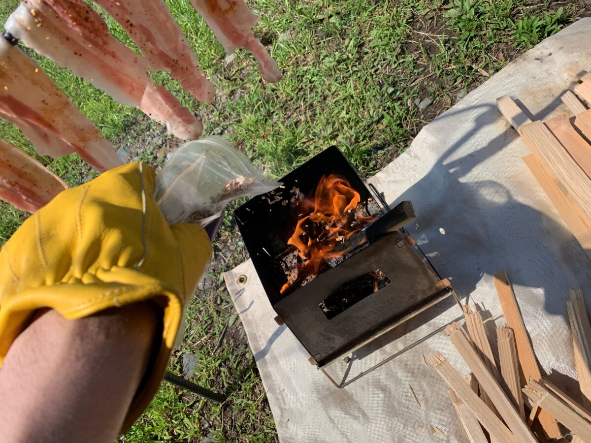 ほりにしで作る焚き火での燻製ベーコン_5