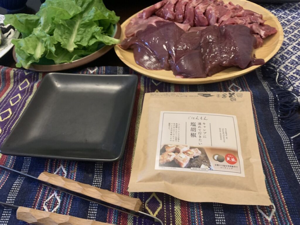 3COINS「キャンプに連れて行きたい塩胡椒」での焼肉_1