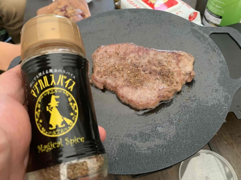 ダイソー「キャンプマルチグリドル」でのステーキ